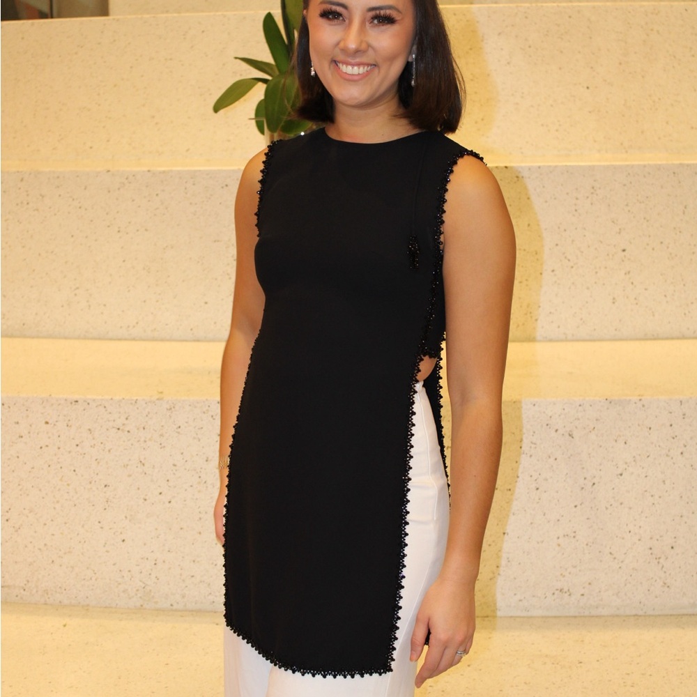Elegant Black Sleeveless Tunic